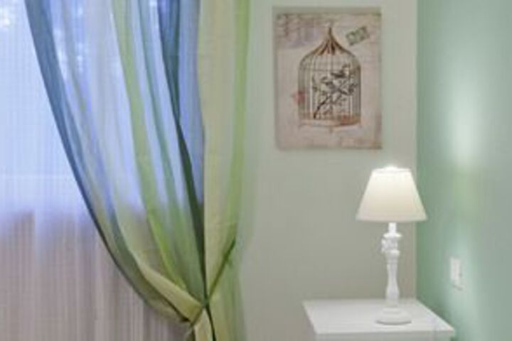 Room 6 of 16
