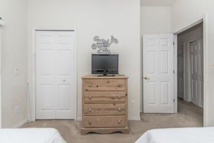 Room 12 of 25