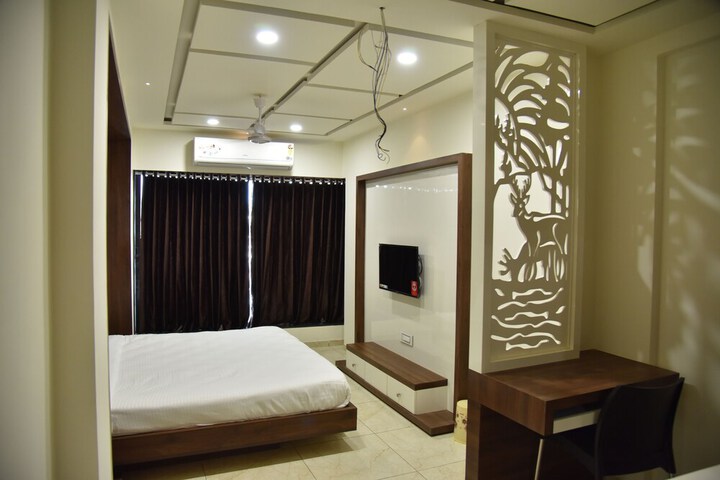 Room 10 of 18