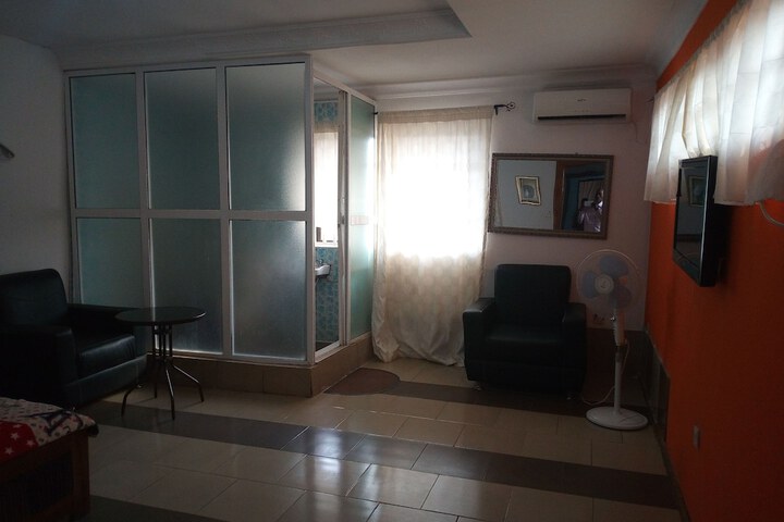 Room 9 of 11
