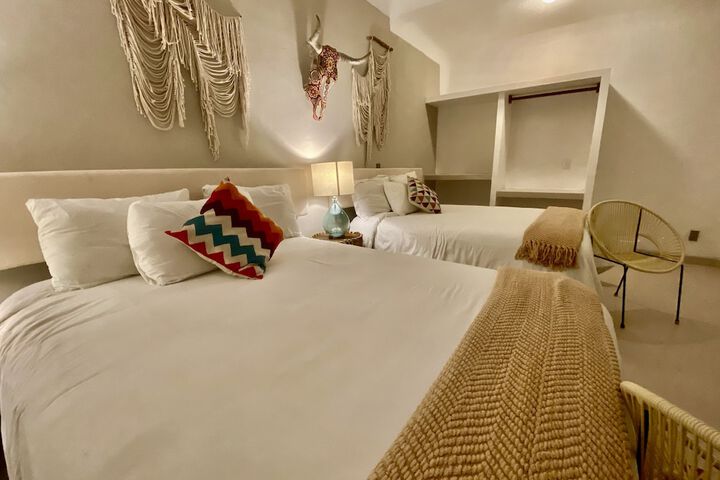 Room 32 of 193