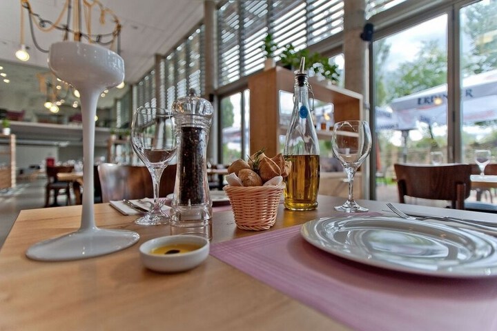 Dining 70 of 128