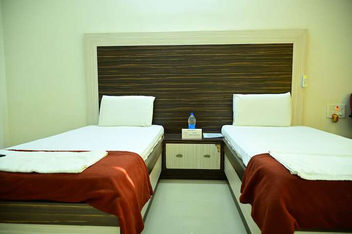 Room 12 of 40