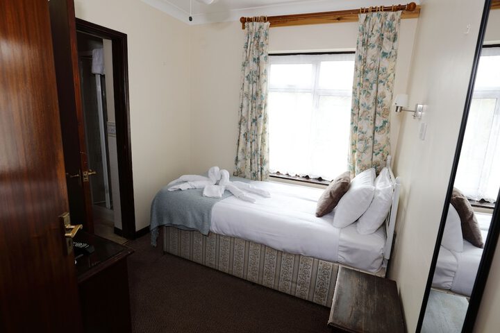 Room 10 of 18
