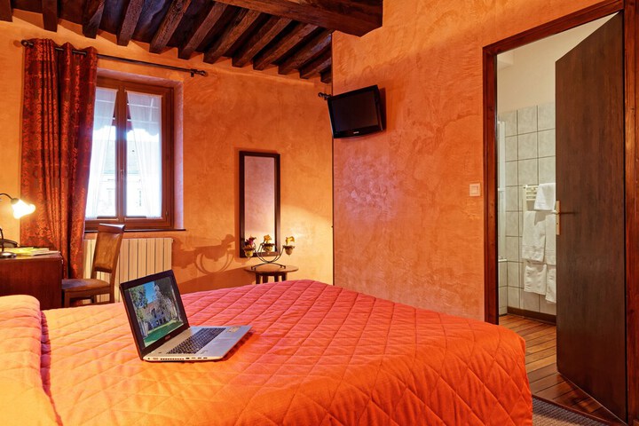 Room 2 of 58