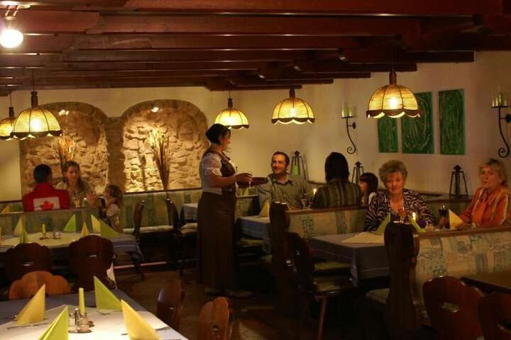 Dining 7 of 12
