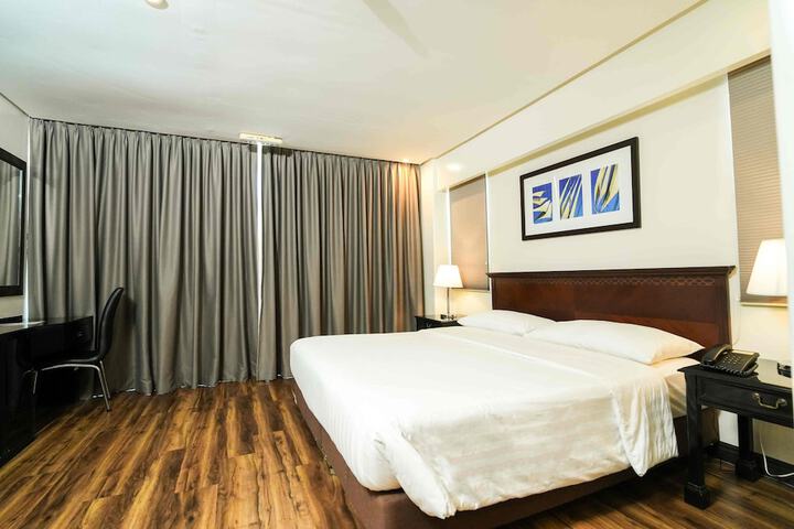 Room 33 of 66