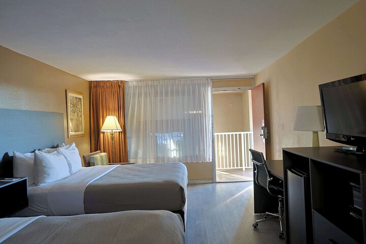 2 Queen Beds (9 of 32)