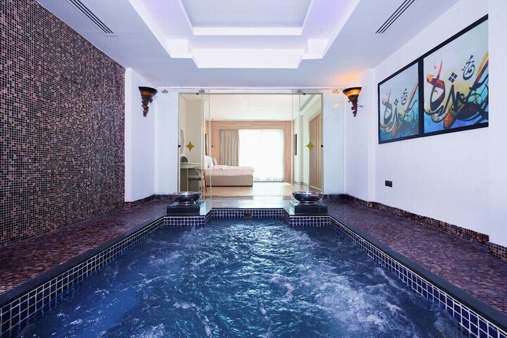 Pool 19 of 44