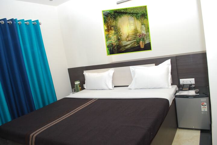 Room 7 of 57