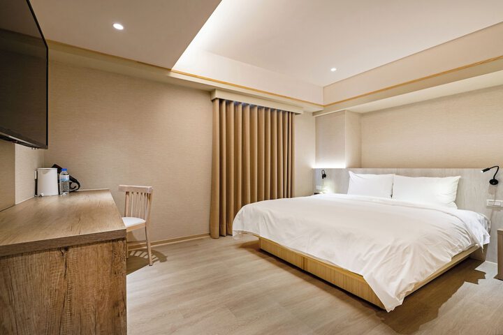 Room 19 of 37