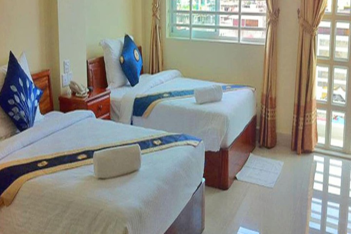 Room 8 of 22