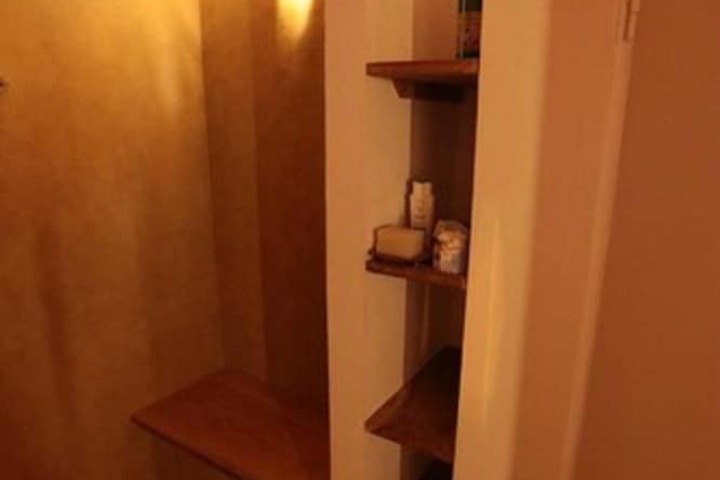 Room 9 of 32