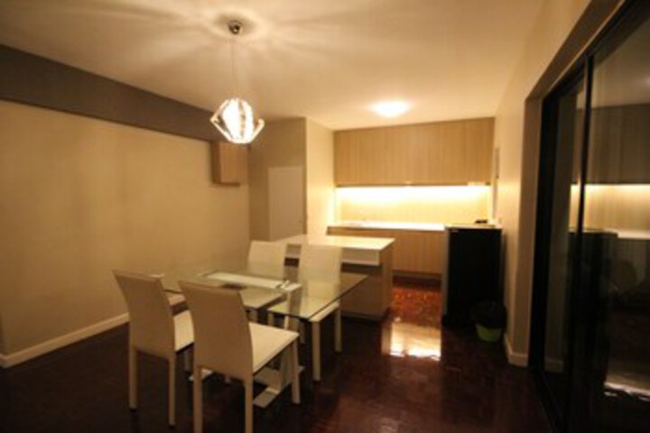 Room 6 of 19