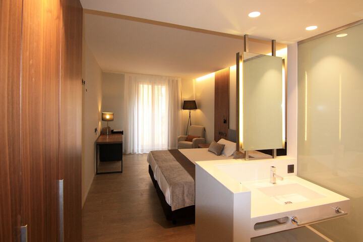 Room 9 of 31