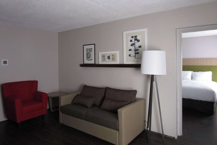 2 Queen Beds (7 of 13)