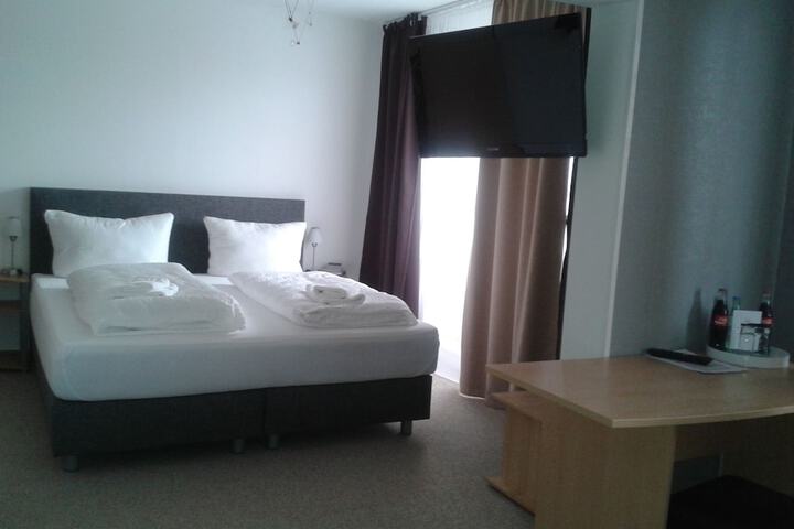 Room 6 of 54