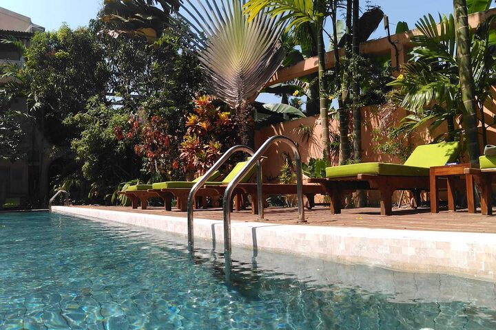 Pool 42 of 77