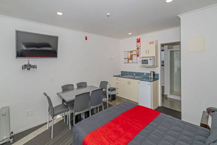 Room 16 of 38