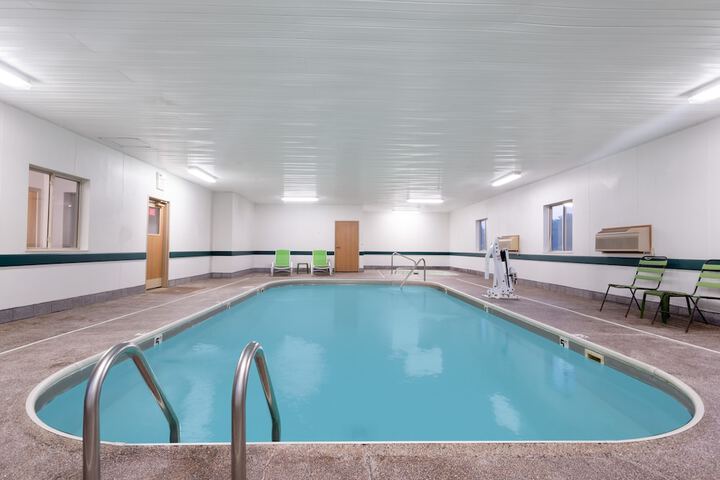 Pool waterfall