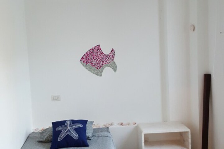 Room 2 of 27