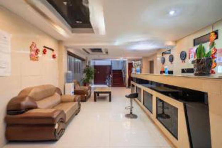 Holiday Inn (Branch 1)