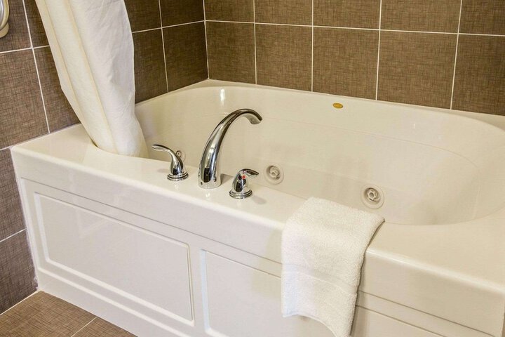 Queen Bed Accessible (1 of 18)