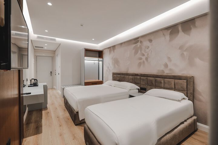 Room 34 of 76