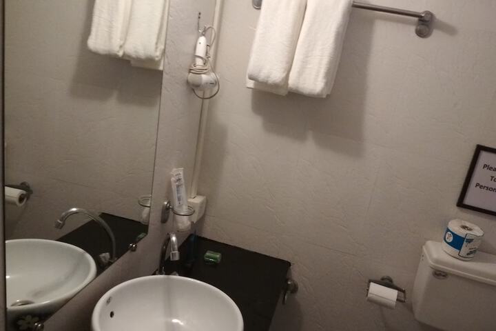 Room 6 of 30