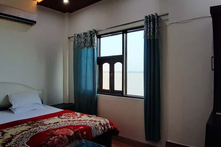 Room 32 of 83