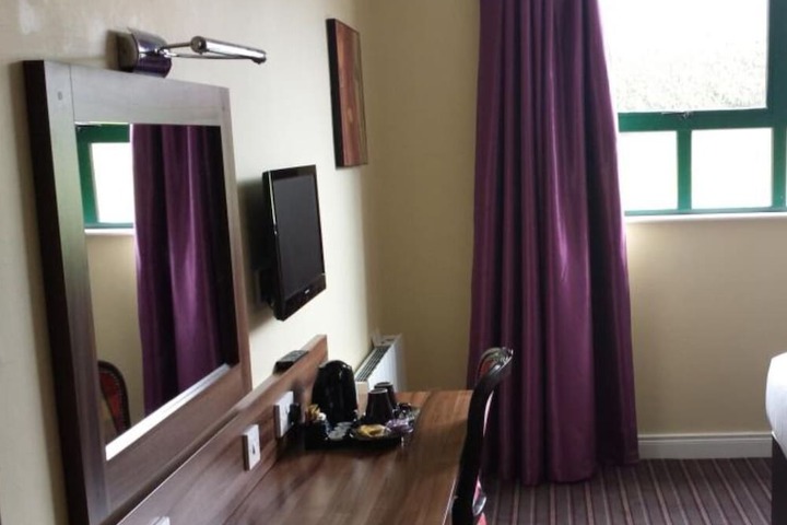 Room 6 of 32