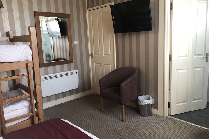 Room 26 of 100
