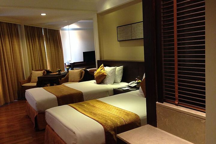 Room 16 of 50