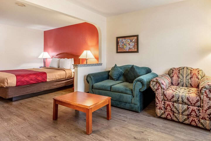 1 King Bed Suite (15 of 22)