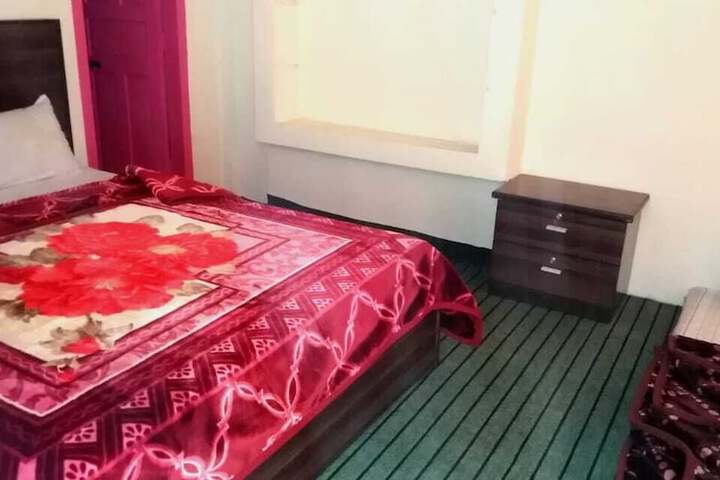 Room 12 of 16
