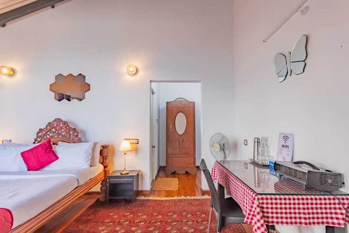 Room 7 of 25