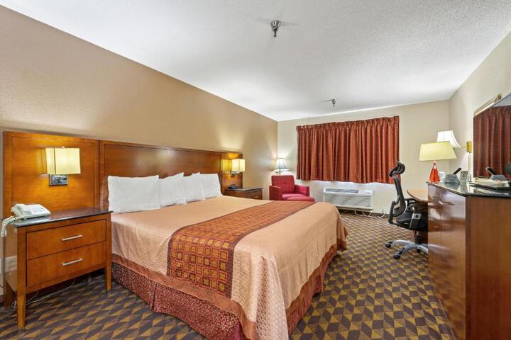 1 King Bed (9 of 16)