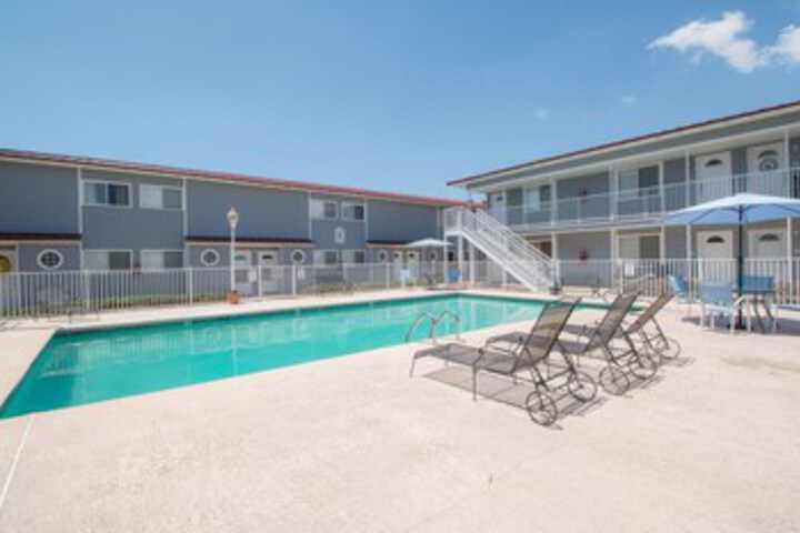 Pool 15 of 22