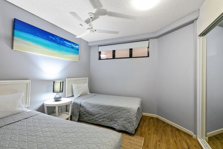 Room 33 of 187