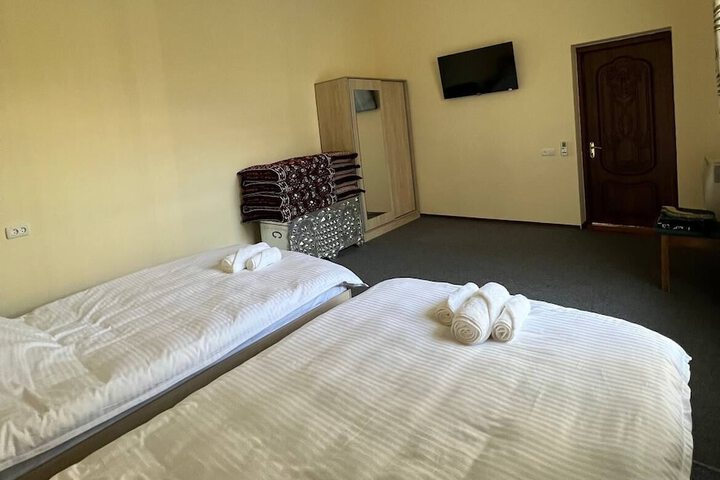Room 6 of 17