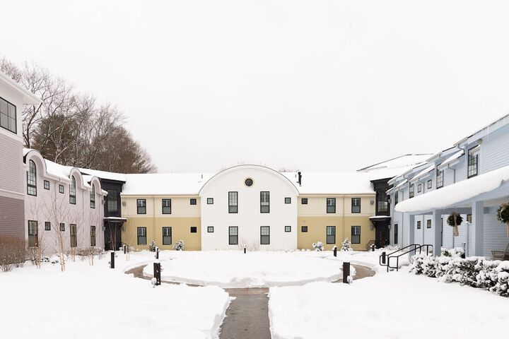 Hotel Exterior 86 of 92