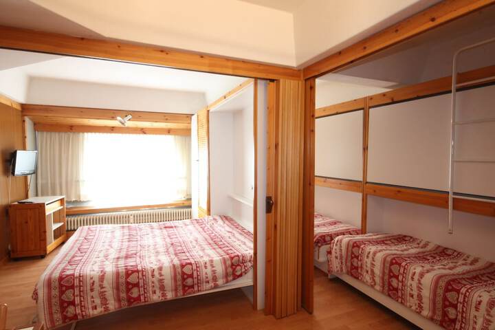 Room 6 of 61