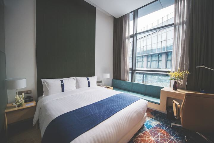 Room 3 of 60