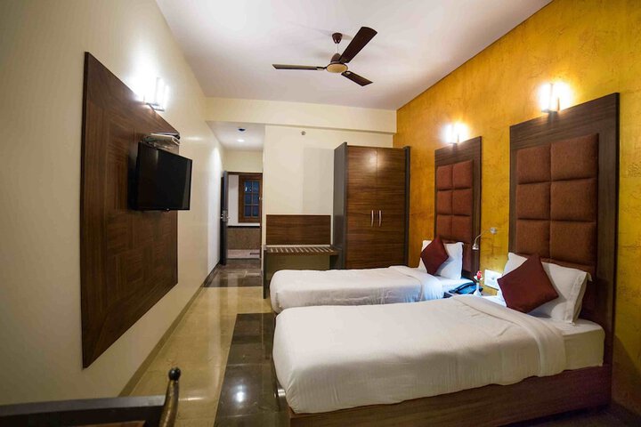 Room 7 of 14