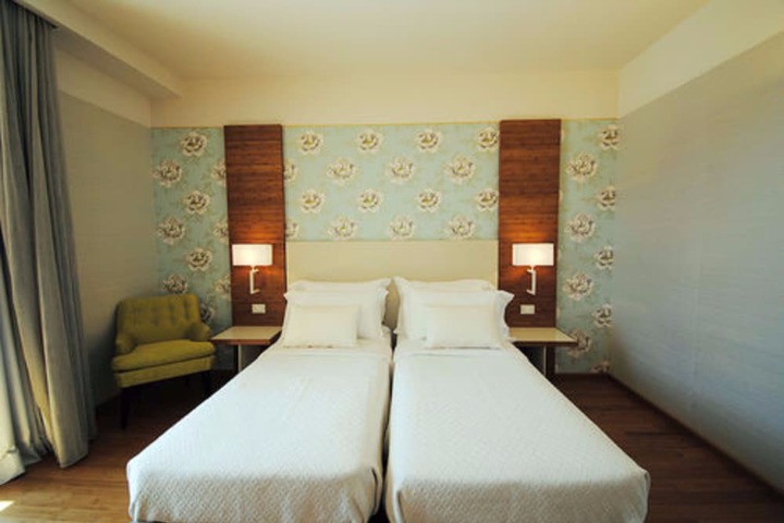 Room 17 of 83