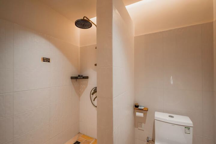 Room 47 of 62