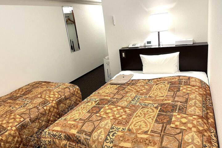 Room 9 of 33