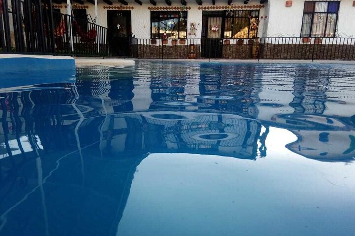 Pool 19 of 33