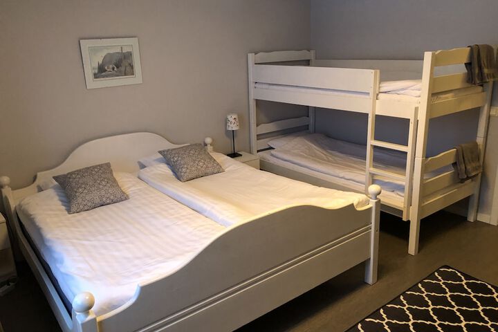 Room 9 of 34