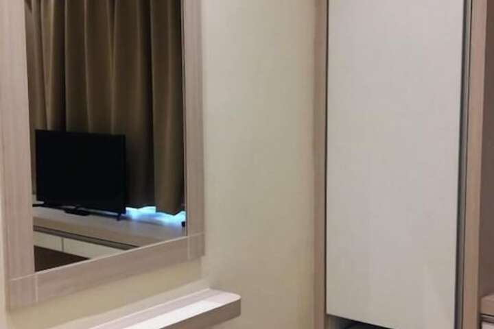 Room 8 of 12